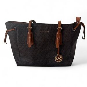 Michael KORS Voyager Medium Logo Tote Bag